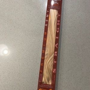 Euronext 18” Clip-in Extensions. Opened but NEVER worn. 10-piece. Blonde Frost.